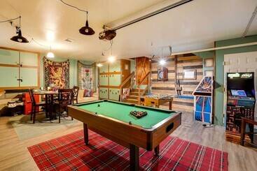 コテージ Pet Friendly Cabin W/ Fire Pit & Game Room!