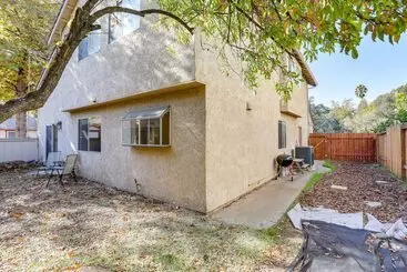 Mökkimajoitus Pet Friendly Citrus Heights Home: Fenced Backyard!