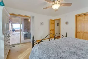 Mökkimajoitus Spacious Murphy Retreat W/ Decks & Game Room!