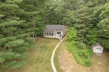 Waterfront Newaygo Cottage W/ On Site Lake Access!