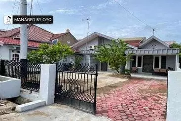Hotel Oyo 93669 Gandaria Guest House