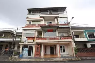 ホテル Spot On 93610 Syariah Homestay