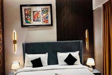 پانسیون Yourhomely Studio