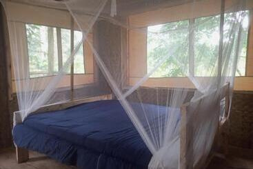 Hotel Kibale Tented Camp