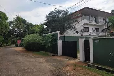 Retkeilymaja Feel Like Home Anuradhapura