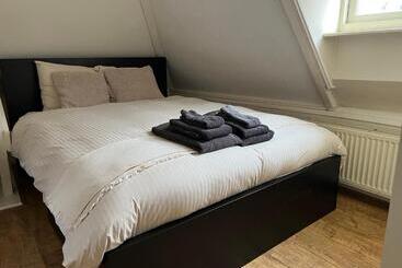 تختخواب و صبحانه Monumental House, Apartment In Center Haarlem