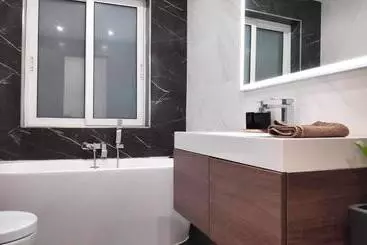 پانسیون New Modern Shared Apartment   4km Away From Airport