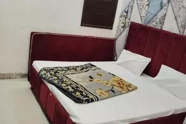 Hotel Vaansh Near Golden Temple Parking