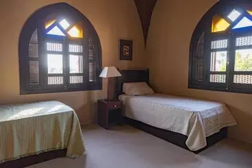 پانسیون L’aziza House