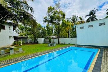 Pensão Sanka Village