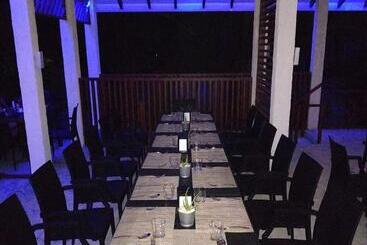 Alberg Kendhoo Holidays