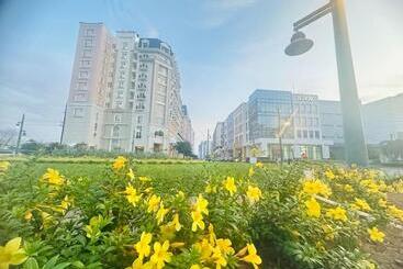 هتل آپارتمان Condo With Balcony In Iloilo City