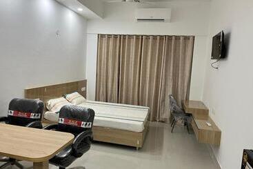 Pension Gaur City Centre