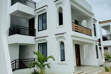 هتل آپارتمان Tulivu Suites Diani