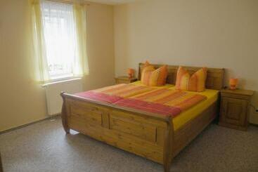 مبيت وإفطار Am Lindenbaum