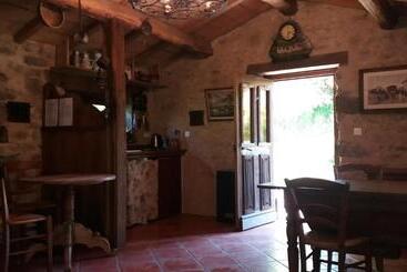 مبيت وإفطار Les Folies De La Serve