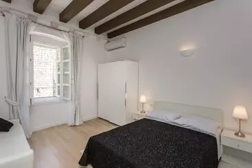 アパートメント Klarisa Palace Rooms