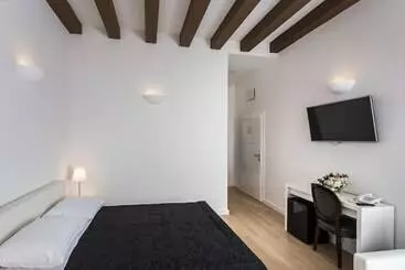 آپارتمان Klarisa Palace Rooms
