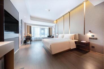 Atour Hotel Guiyang Guanshan Lake City Government