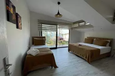 Hotelli Lalezar Sea & Garden