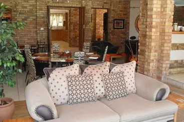 8 Royal Palm Bed & Breakfast