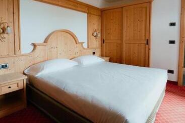 בית מלון כפרי Chalet Campiglio Imperiale