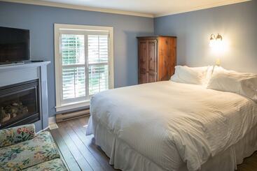 The Little Inn Of Bayfield