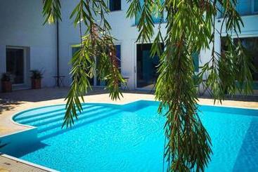 تختخواب و صبحانه Casa Solares