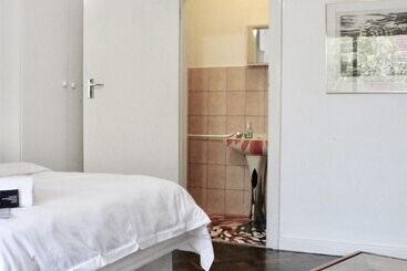 Bed and Breakfast John Bauer Pottery Studio