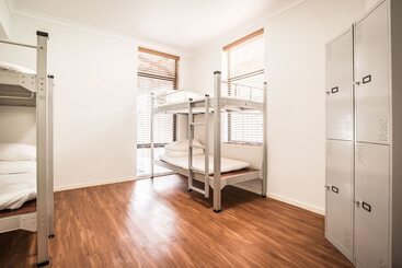 Downtown Backpackers Hostel Perth   Note   Valid Passport Required For Check In