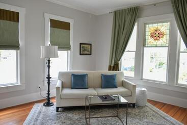 Aamiaismajoitus (B&B) Sparrow Grove Manor