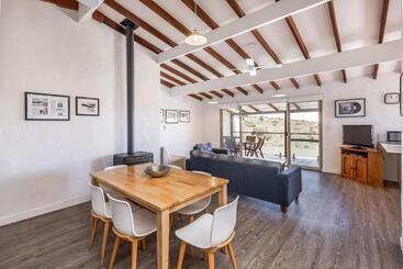 Canal Rocks Beachfront Apartments