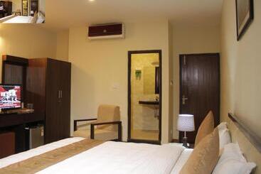 هتل Regal Airport