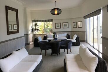 Pacific Plaza Apartments