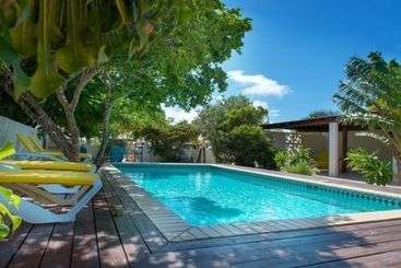 White Beach Apartments Palm Beach