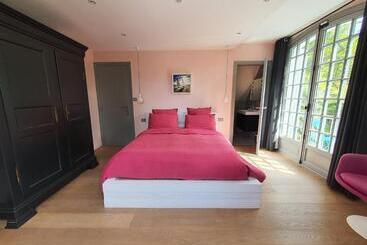 تختخواب و صبحانه So Touquet