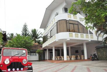 Hotel Crescent Resort