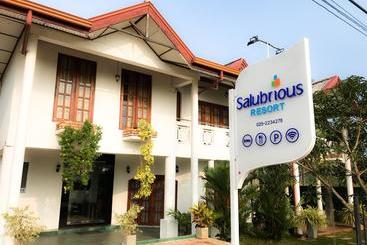 בית מלון כפרי Salubrious Resort