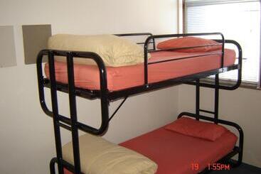 Alberg Point Break Backpackers