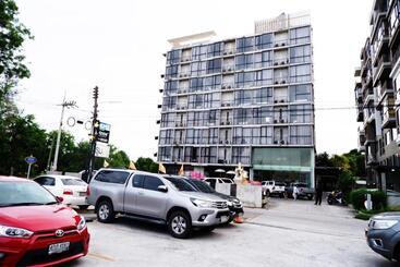 Izen Plus Budget Hotel & Residence