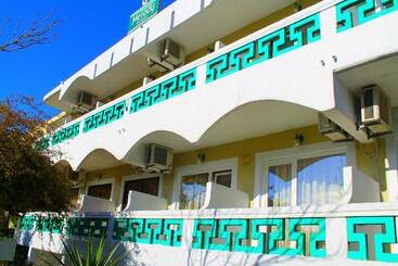 アパートホテル Melody Studios Faliraki