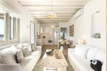 آپارتمان‌های توریست‌ها White Tinos Luxury Suites