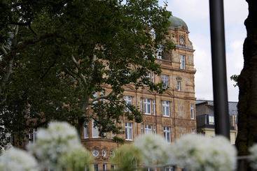 هتل Victory House Leicester Square