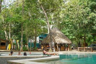 Hotel Dreamsea Surf Camp