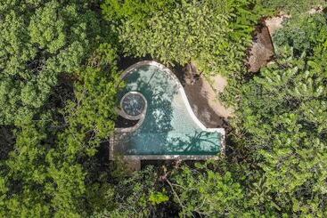 هتل Dreamsea Surf Camp