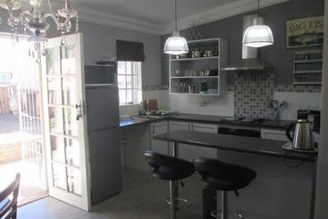 호텔 The 3 Chimneys Guest House