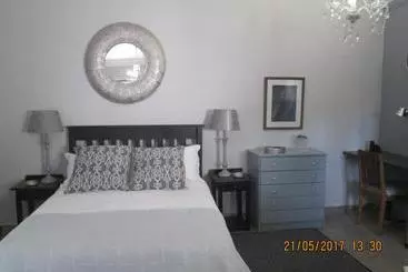 ホテル The 3 Chimneys Guest House