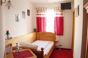 Hotelli Gasthof Weißer Löwe Inh Björn Simon Reese