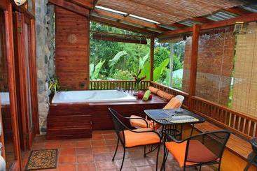 مبيت وإفطار Chalet Orosi