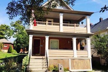 هتل Acacia Bed And Breakfast